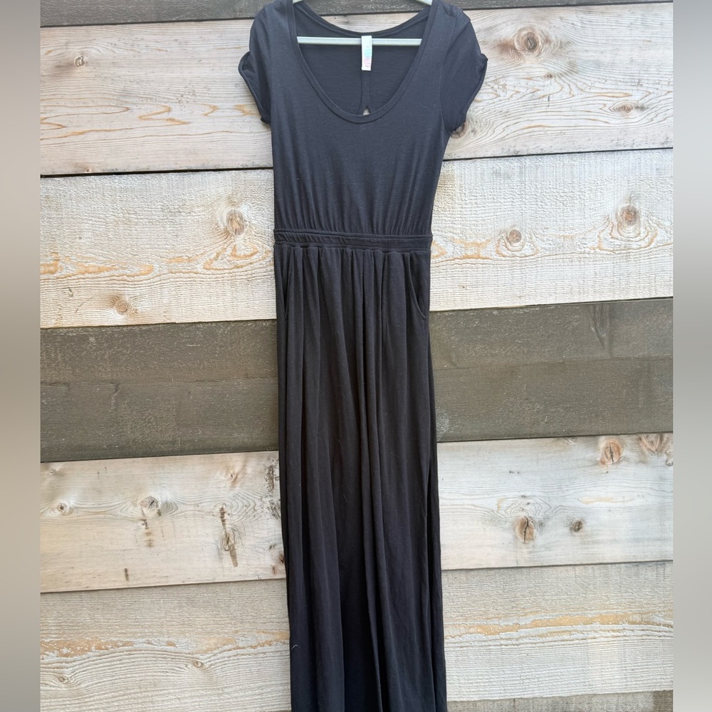 Women's Black Short-Sleeve Maxi Dress, back cutout, Waist-Defined Style Sz S/P
